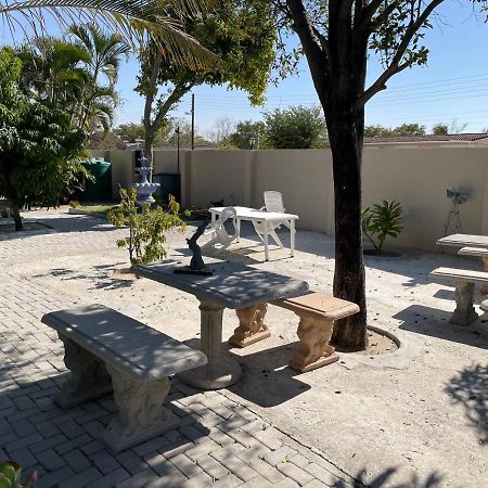 Hotel Ry Courtyard Oshakati Exterior foto